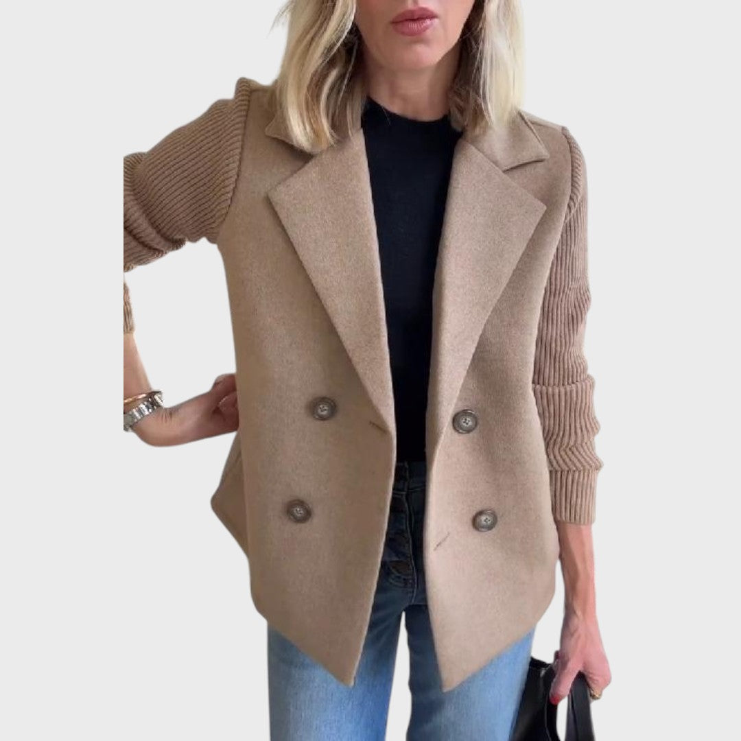 Ема - Елегантен блейзър с плетени ръкави